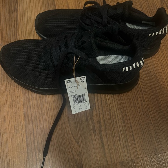 Adidas shoes - Picture 3 of 3